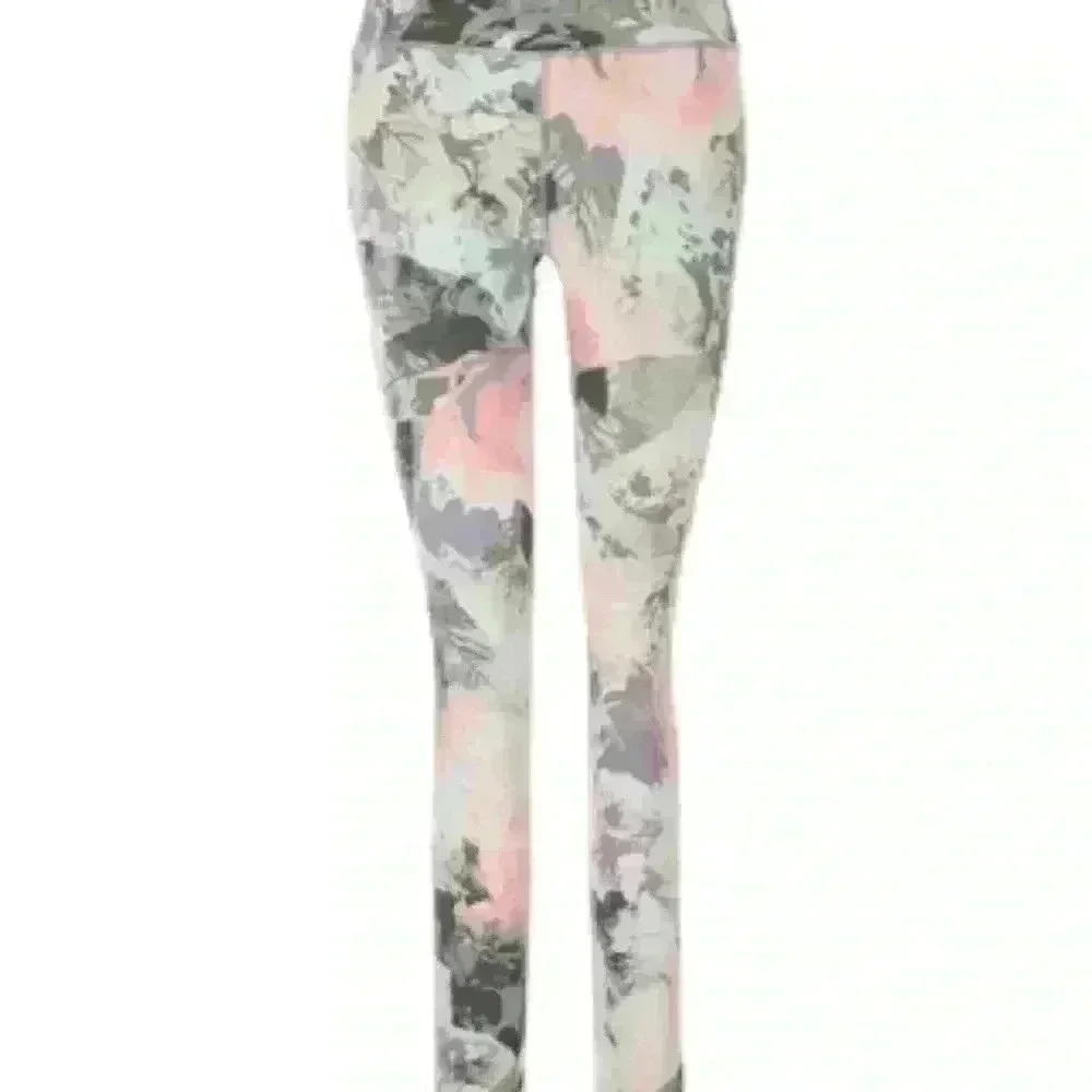 Define PowerHold® Mid-Rise Legging - Picture 4 of 11